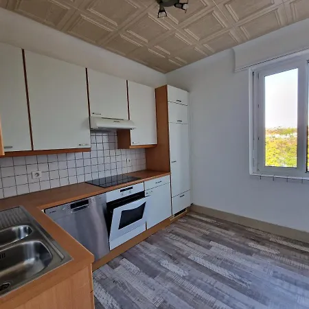 Comfortable Room 4 Minutes Walk To Basel Shared Apartment-3