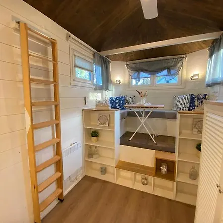 Tiny House Ems im PIER9 Tiny House Hotel-3
