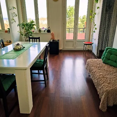 Comfortable Room 4 Minutes Walk To Basel Shared Apartment-2