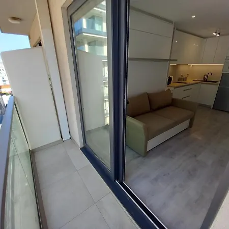 The Hub Studio With Balcony, Wi-Fi & Gym-2