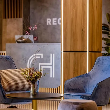 Hotel Holiday-2