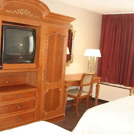 A Victory Inn & Suites - Muskegon-2