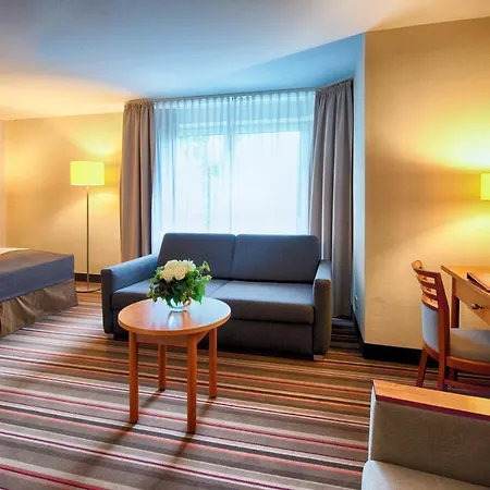 Leonardo Hotel Hamburg Airport-3