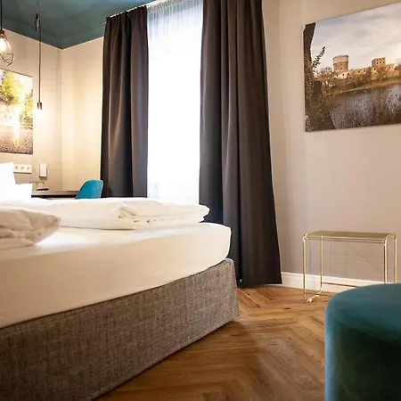 Bayerischer Hof-2