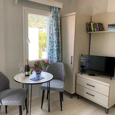 Merve Apartments, Your Home From Home In Central Bodrum, Street Cats Frequent The Property, Not All Apartments Have Balconies , Ground Floor Have Terrace With Table And Chairs-2