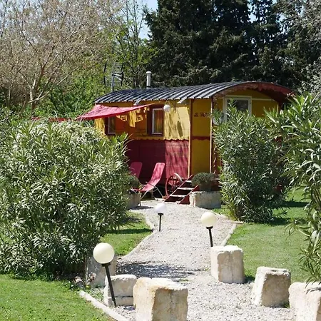 MAS MAURANE-Roulotte avec SPA privé aux portes d'ARLES-2