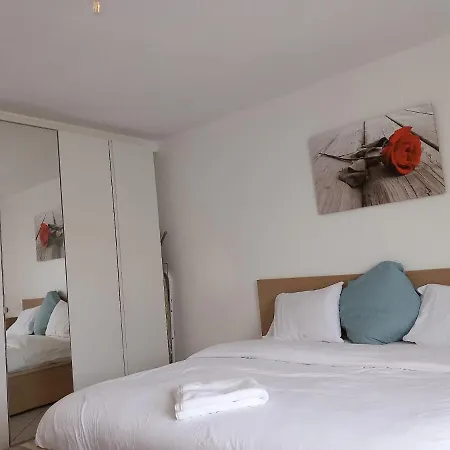 Large Room In Schuttrange Free Parking 10Mins To Airport Excellent Customer Services-3