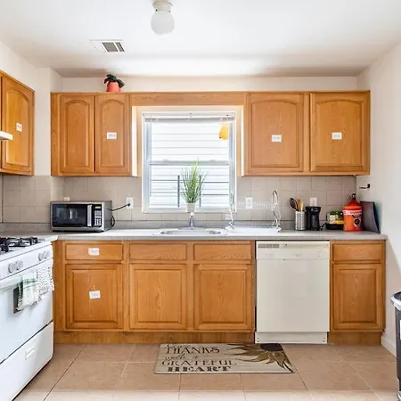 Ruby Suites 2A-3