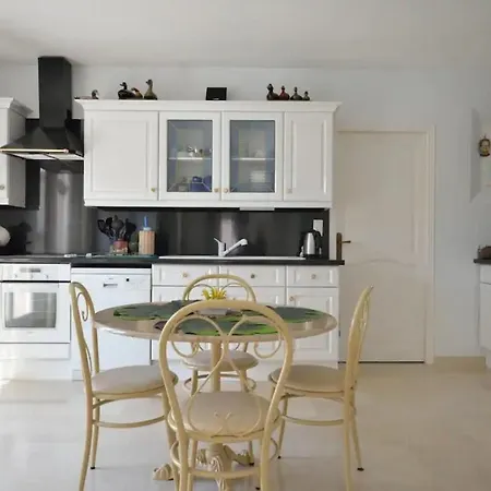 L'Hacienda, Haut De Villa , Une Chambre Avec Salle De Bain Et Toilettes Wc Privative-2