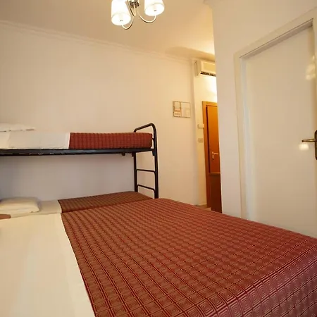 Hotel Explorer-2