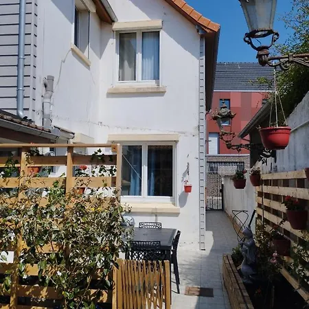 Charmante Dependance 10 Mn A Pieds Plage, Commerces-3