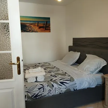 Charmante Dependance 10 Mn A Pieds Plage, Commerces-2