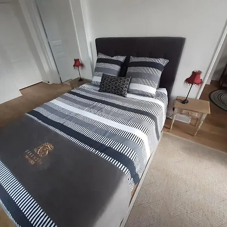 centre ville, chambre indépendante 20m2 et sa salle de bain privée-3