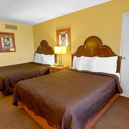 Golden Green Hotel By Oyo Charlotte-3