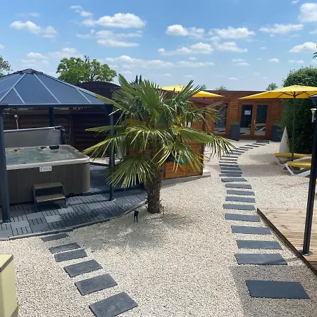 Hostellerie du Centrotel et Spa Bulles d'Allier-3