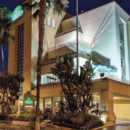 La Quinta By Wyndham Anaheim-2