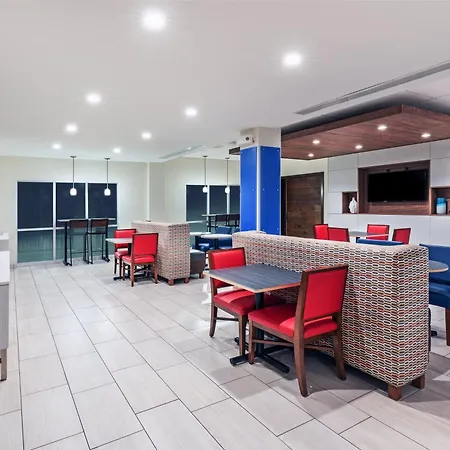 Holiday Inn Express & Suites Junction By Ihg-2