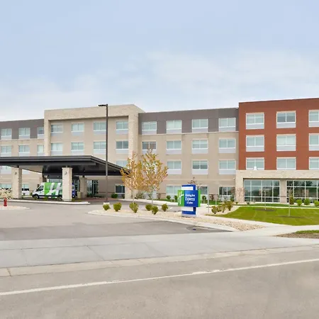 Holiday Inn Express & Suites Madison By Ihg-3