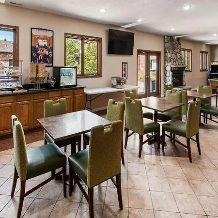 Bliss Point Inn & Suites-3