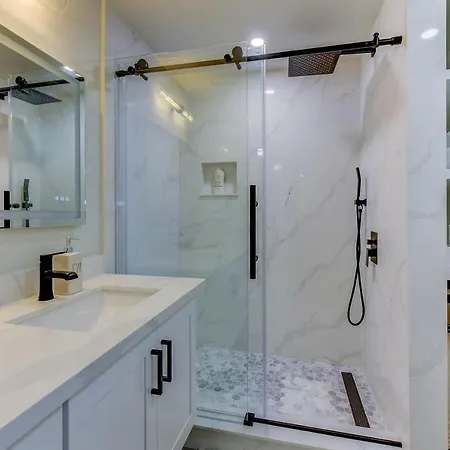 Private Deluxe Suite! *Location*: Ms, Lakes, Shops-2