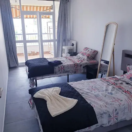 Private room near airport 5 min train 3 min&tram on site, beach 7 min, 2 showers&2 toilets , Chambres privatives proche aéroport 5 min train 3 min et tramway sur place, plage 7 min, 2 douches et 2 wc-3