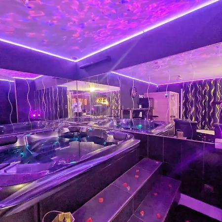 La Gold Room Jacuzzi & Sauna Prive-2