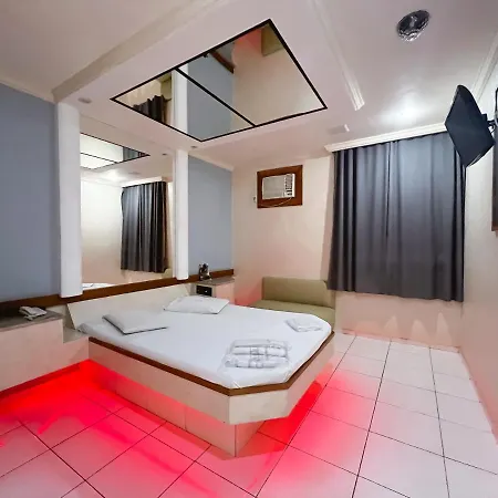 Status Motel-2