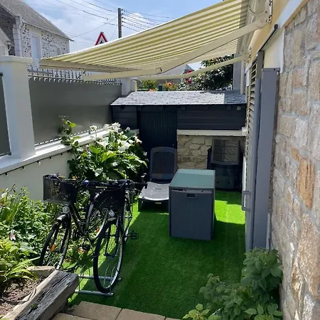 STUDIO 3 Mn de la PLAGE Terrasse Vélos Proche de la ville fortifiée-3