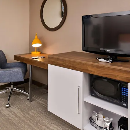 Hampton Inn Emporia-2