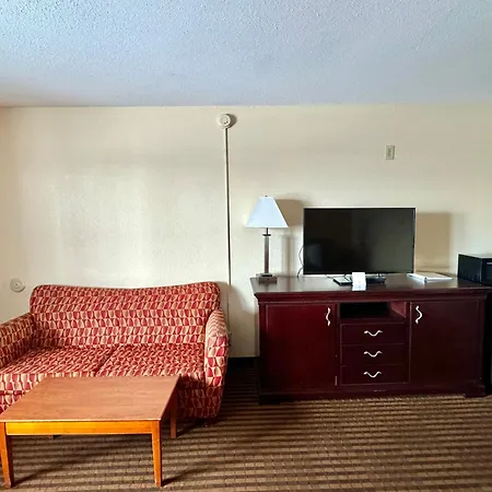 Scottish Inn & Suites - Eau Claire-2
