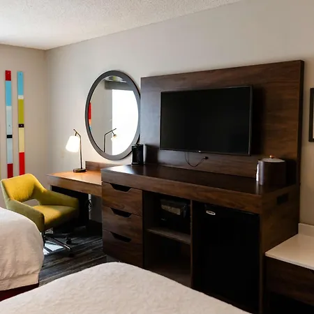 Hampton Inn & Suites Scottsbluff-3