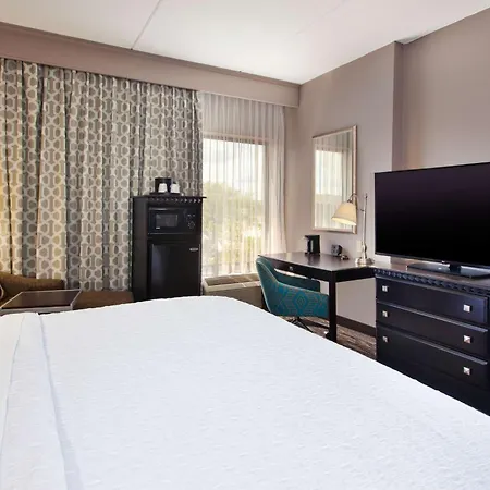 Hampton Inn & Suites Cleveland-Airport/Middleburg Heights-2