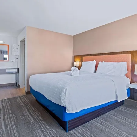 Hampton Inn & Suites Greeley-3