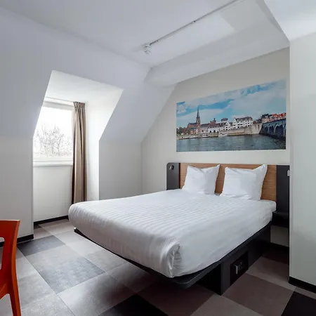Easyhotel Maastricht City Centre-2