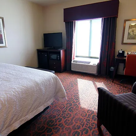 Hampton Inn & Suites Grand Forks-2