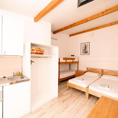 Guesthouse Lastavica-3