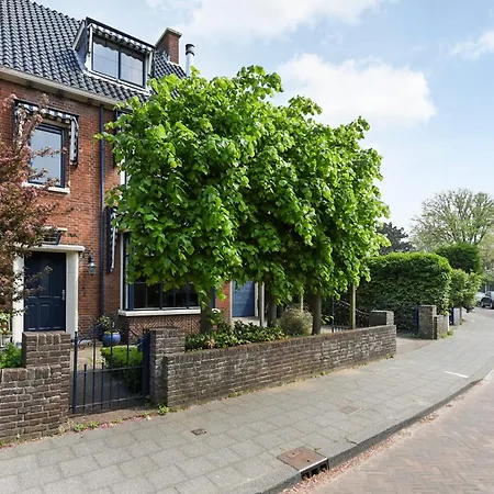 Luxury Home In Quiet Neighbourhood Near Beach-2