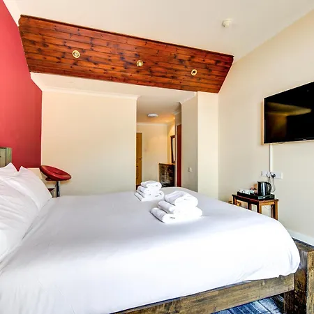 Onich Hotel & Lochside Beach Pods-3