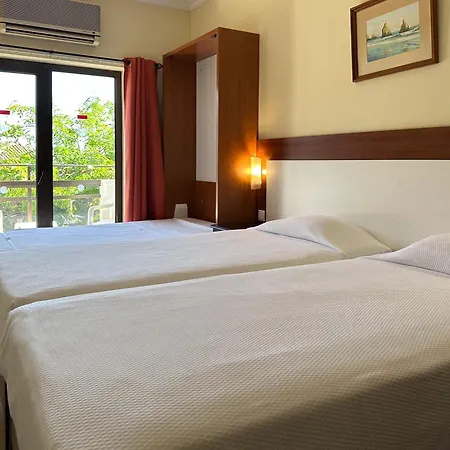 Hotel Avenida Praia-2