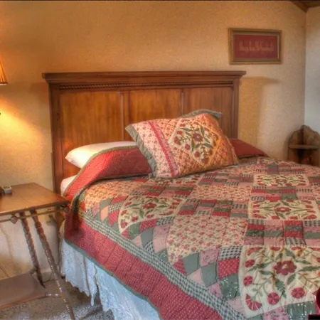 Little Main Street Inn-3
