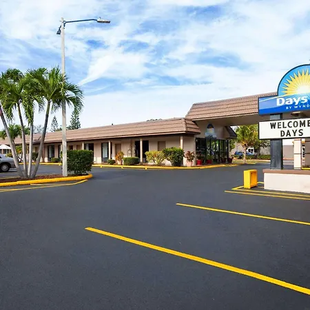 Days Inn By Wyndham St. Petersburg Central-2
