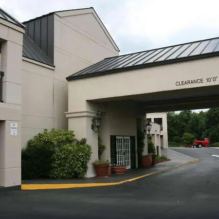 Travelodge By Wyndham Roanoke-3