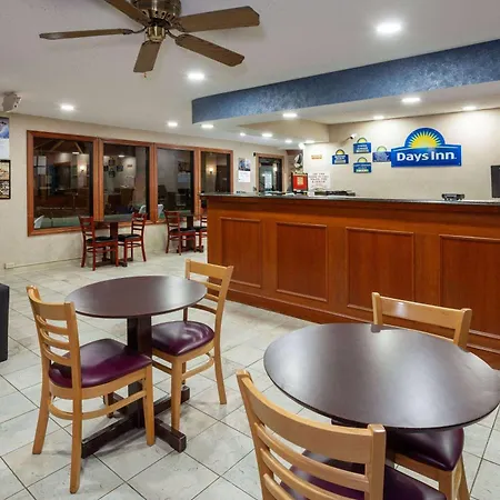 Days Inn By Wyndham Wooster-3