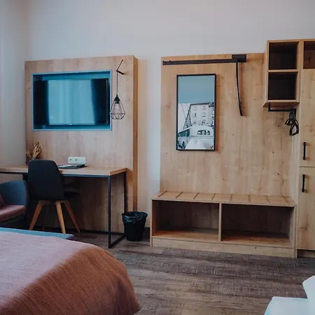 Levy'S Rooms & Breakfast-3