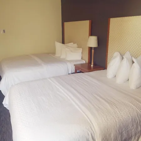 Travelodge By Wyndham Edmonton West-2