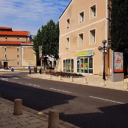 Gite Urbain Les Jardins De La Meyne-3