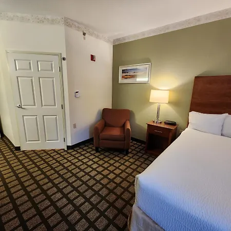 Baymont By Wyndham Mackinaw City-3