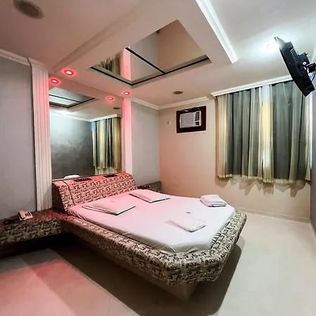 Status Motel-3