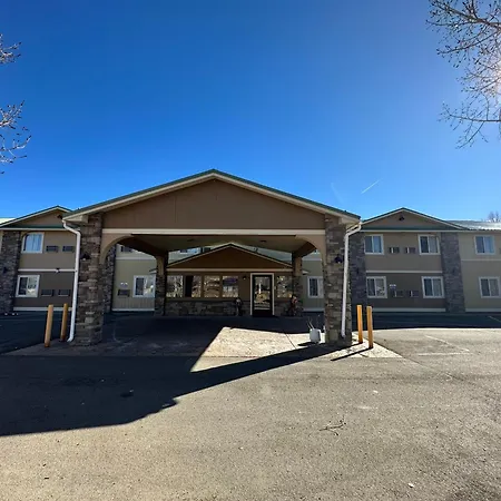 Days Inn & Suites By Wyndham Gunnison-2