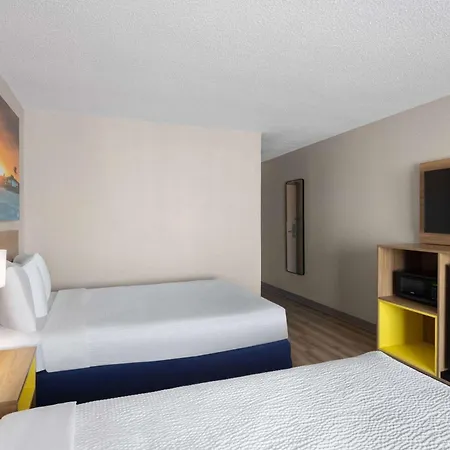 Days Inn By Wyndham Florence Near Civic Center-3